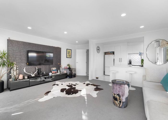  at 2/50 Target Road, Totara Vale, North Shore City, Auckland