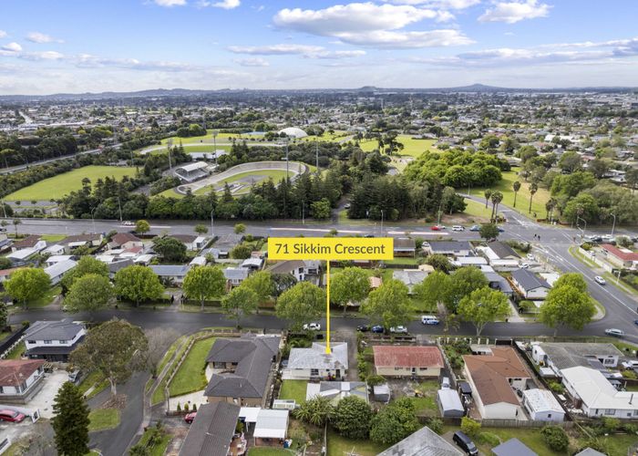  at 71 Sikkim Crescent, Clover Park, Auckland