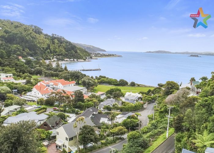  at 32 Ferry Road, Days Bay, Lower Hutt