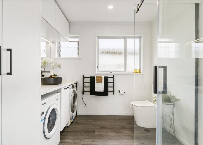  at 2/23 Taitua Drive, Te Atatū South, Auckland