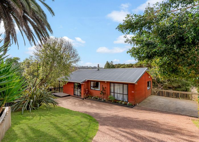  at 4 Ramonda Close, Glenfield, North Shore City, Auckland