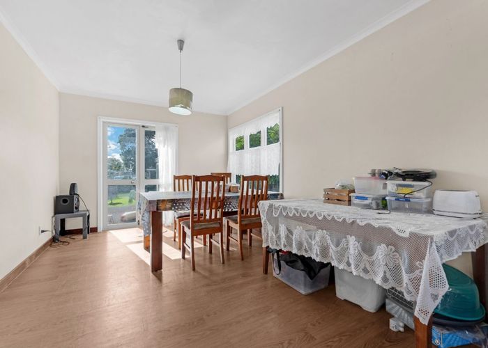  at 11 Netherlands Avenue, Kelston, Auckland