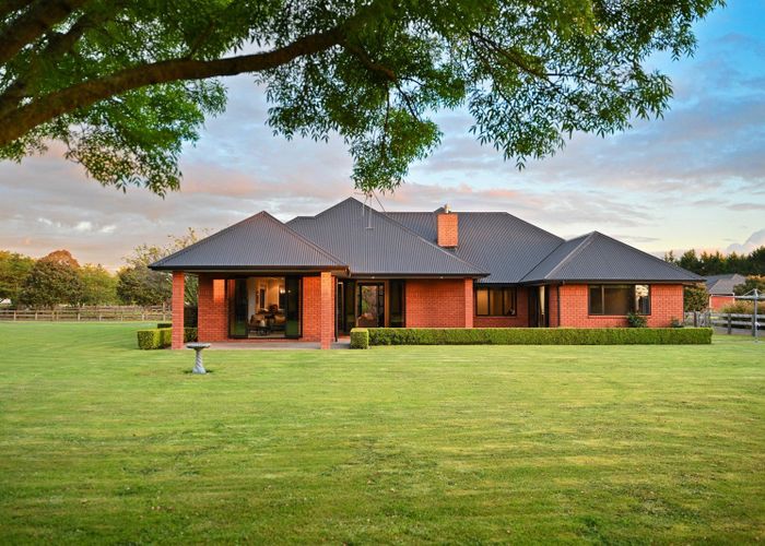  at 10 East Ridge Grove, Newstead, Hamilton