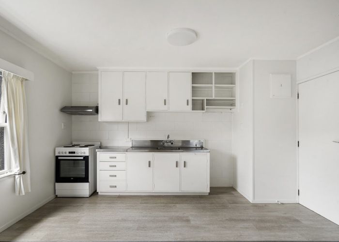  at 5 Nea Place, Hillcrest, Auckland
