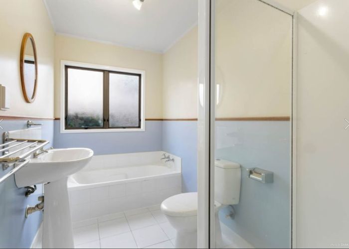  at 2/72 Onewa Road, Northcote Point, North Shore City, Auckland
