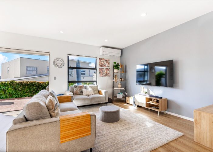  at 18/40 Scarlet Oak Drive, Albany, North Shore City, Auckland