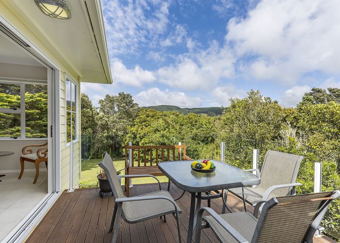  at 28 Bartlett Grove, Tawa, Wellington