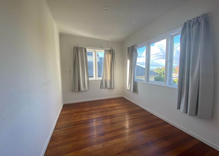  at 10 Locke Avenue, Mount Roskill, Auckland City, Auckland