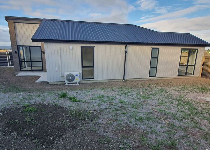  at 33 Red Hills Road, Massey, Auckland