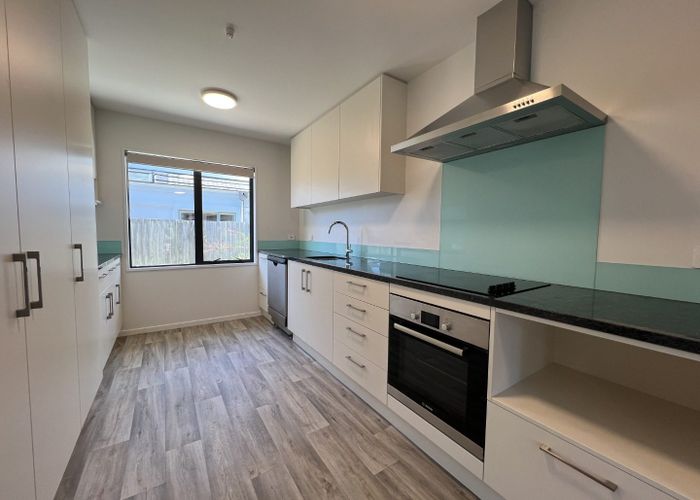  at 2/129 Aikmans Road, Merivale, Christchurch City, Canterbury