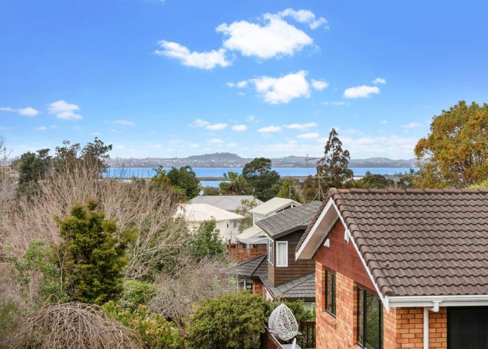  at 2/10 Sailfish Drive, West Harbour, Auckland