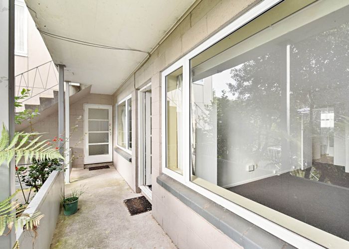  at 2/17A Esplanade Road, Mount Eden, Auckland City, Auckland