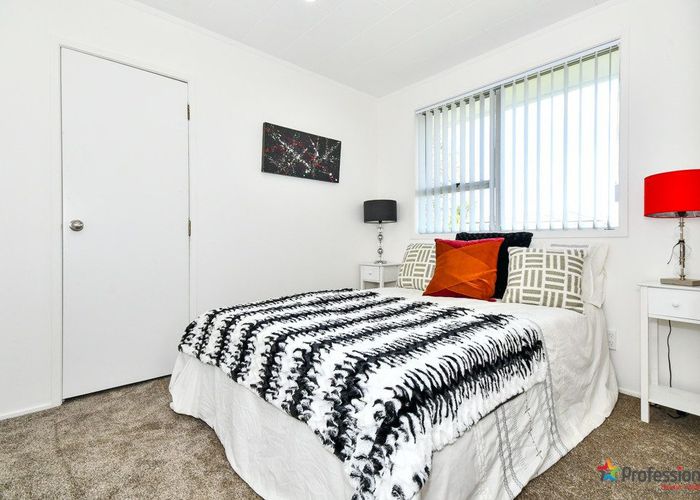  at 2 Serrano Place, Clover Park, Manukau City, Auckland