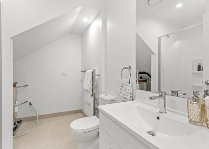  at 4/20 Bader Drive, Mangere, Manukau City, Auckland