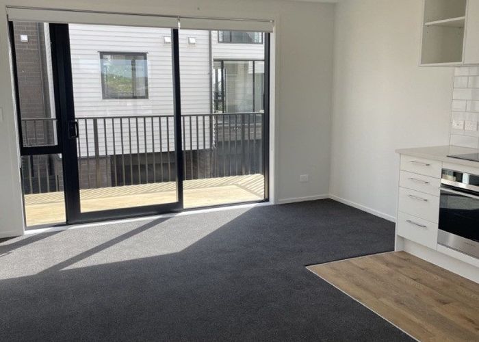  at 10/1 Fruitvale Road, New Lynn, Waitakere City, Auckland