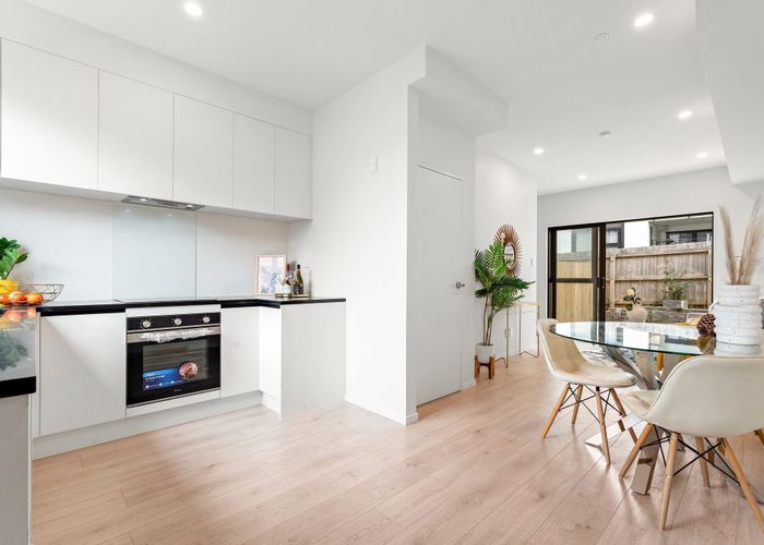  at 11/3226 Great North Road, New Lynn, Waitakere City, Auckland