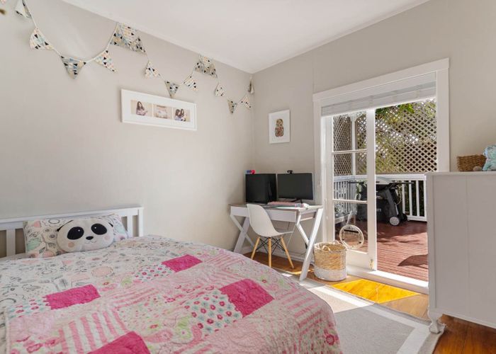  at 6 Worcester Road, Meadowbank, Auckland