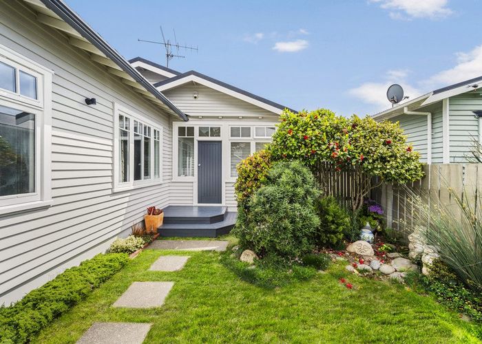  at 21 Argentine Avenue, Miramar, Wellington