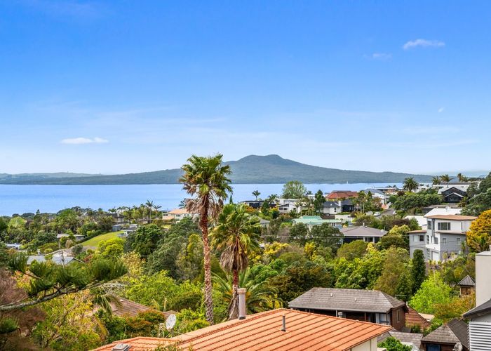  at 5a Aberdeen Road, Castor Bay, North Shore City, Auckland