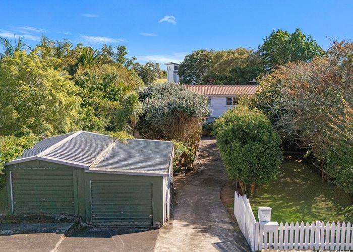  at 21 St Leonards Road, Kelston, Waitakere City, Auckland