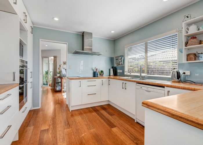  at Bluebird Crescent, Unsworth Heights, North Shore City, Auckland