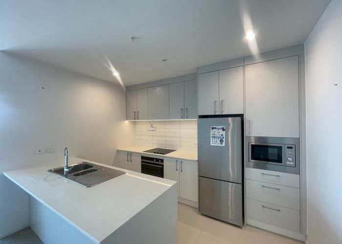  at 204/6 Waikumete Road, Glen Eden, Auckland