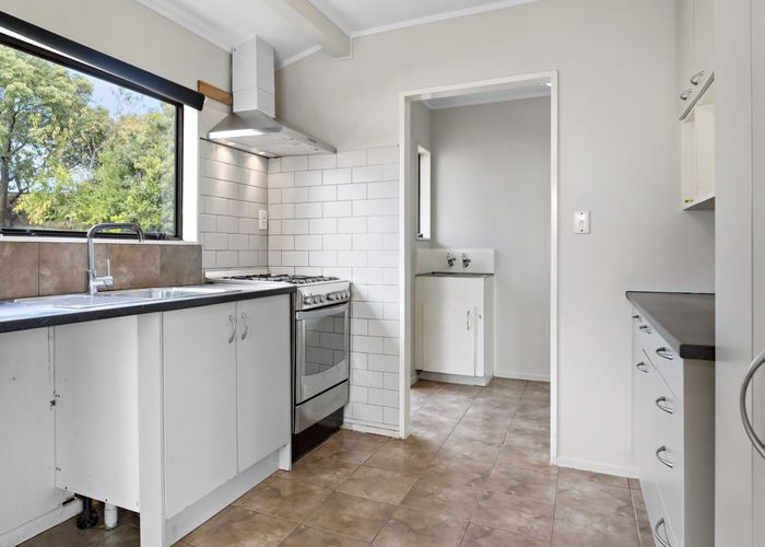  at 4/14 Beaubank Road, Kelston, Waitakere City, Auckland