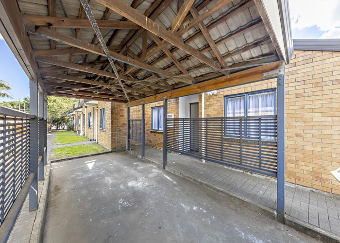  at 4/202 Massey Road, Māngere East, Auckland