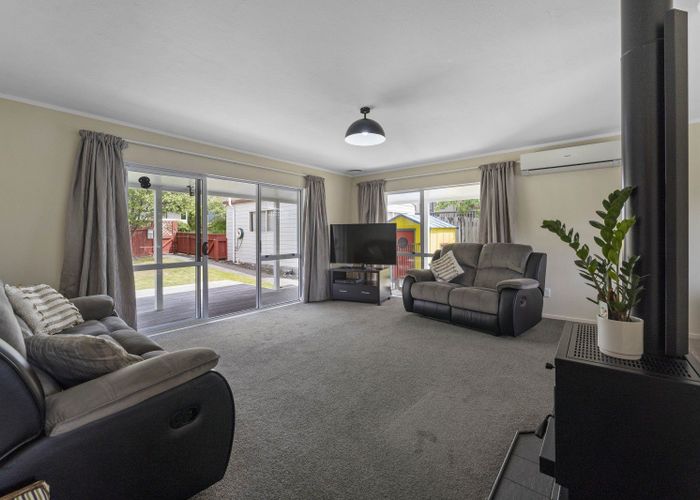  at 2 Seagull Place, Whitby, Porirua