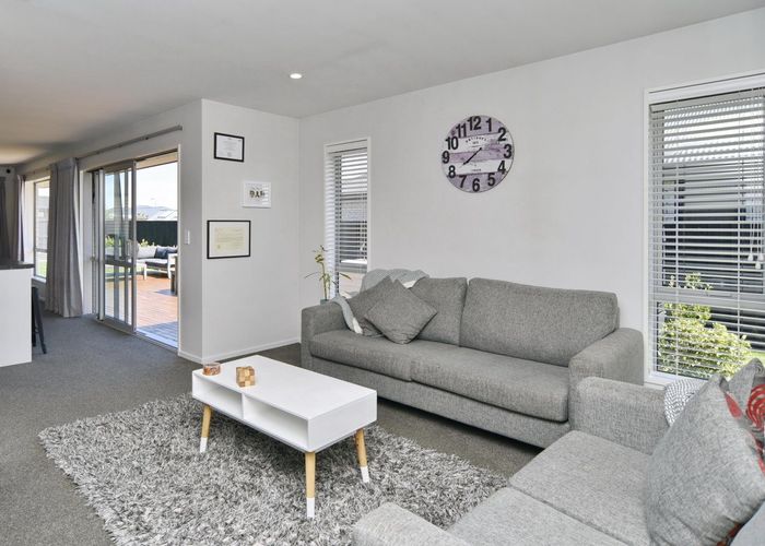  at 6 Fearne Drive, Woodend, Woodend