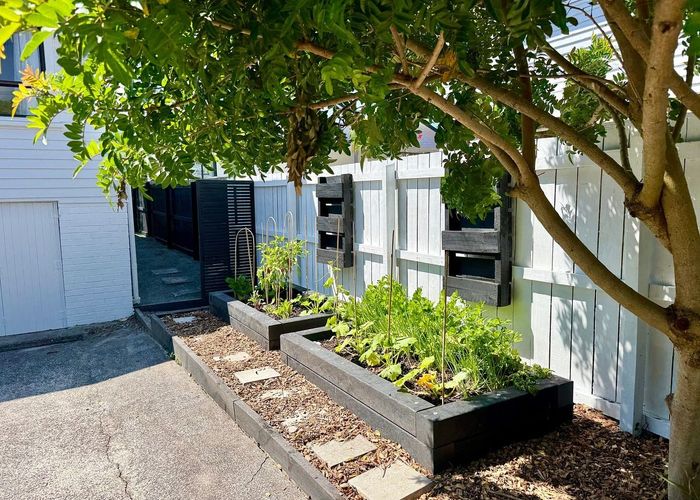  at 32 Rosier Road, Glen Eden, Waitakere City, Auckland