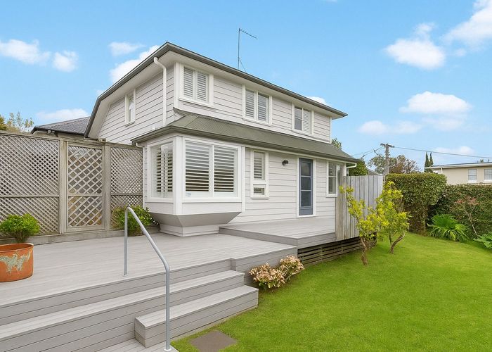  at 1 Rutherford Terrace, Meadowbank, Auckland