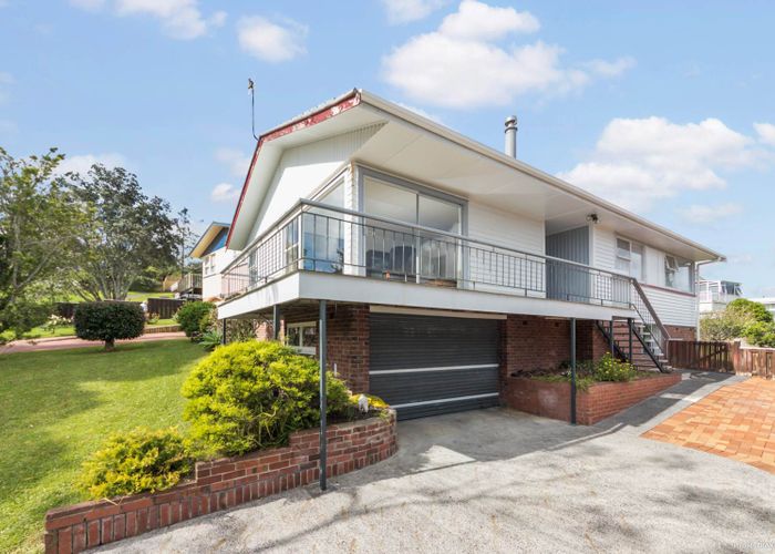  at 11 Pasteur Place, New Windsor, Auckland