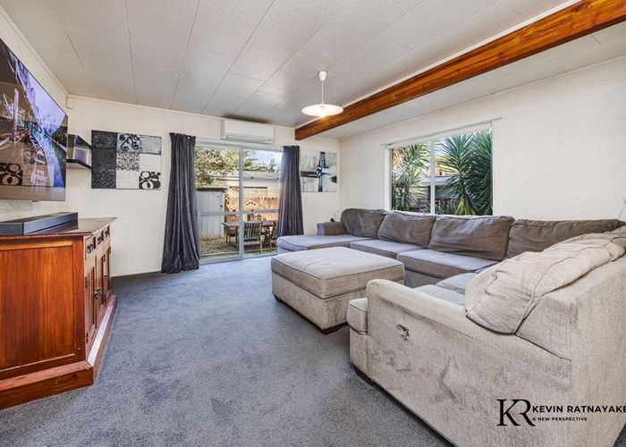 at 2/100 Beach Road, Pahurehure, Papakura, Auckland