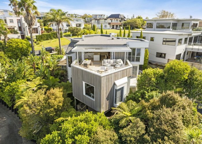  at 2/39 Eastcliffe Road, Castor Bay, Auckland