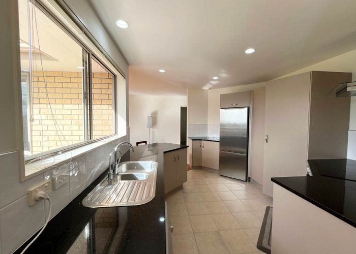  at 15 Chesterton Terrace, Henderson, Waitakere City, Auckland