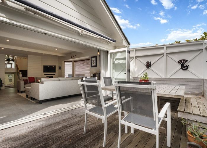  at 2 Taylor Road, Mangere Bridge, Manukau City, Auckland