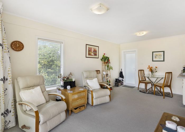  at 2/219 Onewa Road, Birkenhead, North Shore City, Auckland