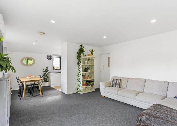  at 2 Ballial Place, West Harbour, Waitakere City, Auckland