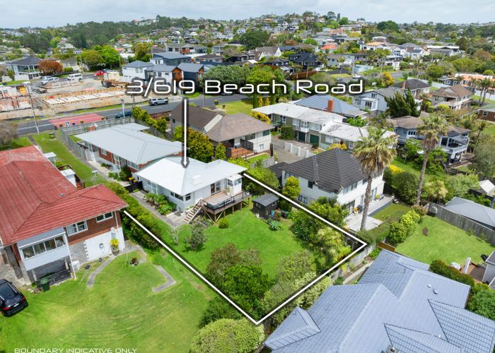  at 3/619 Beach Road, Rothesay Bay, North Shore City, Auckland