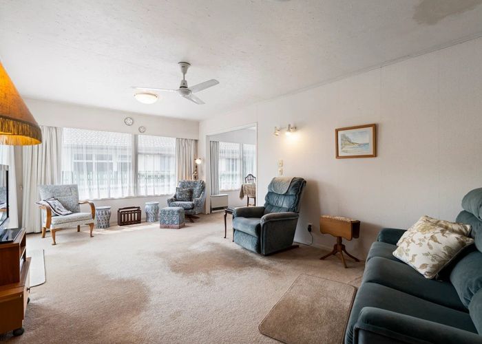  at 21 Hedge Row, Sunnyhills, Manukau City, Auckland