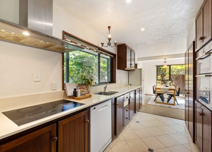  at 10 Lodge Place, Ilam, Christchurch City, Canterbury