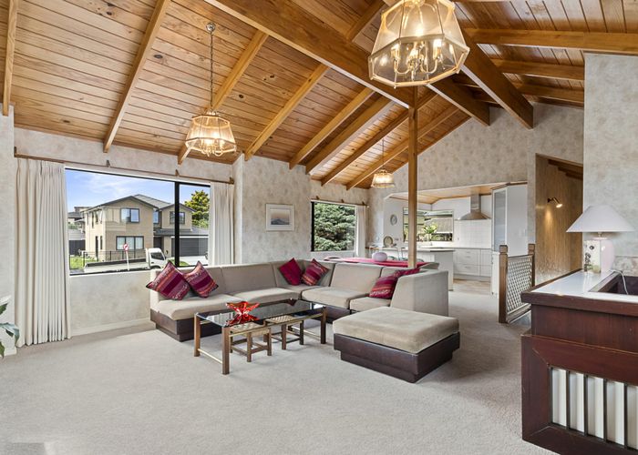 at 8 Landsberg Way, Windsor Park, Auckland