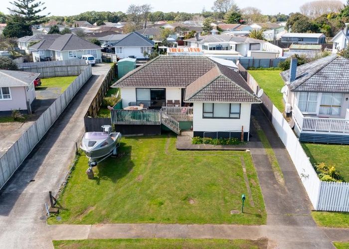  at 18 Ashgrove Road, Mangere, Auckland
