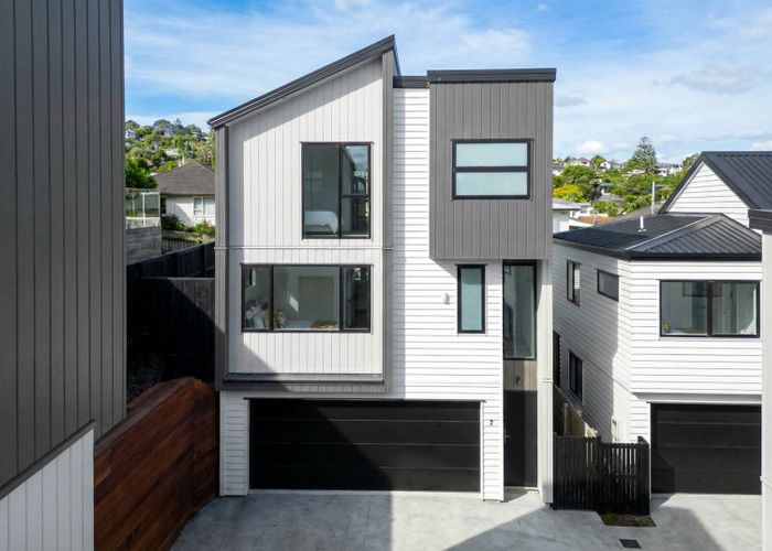  at 2/1 Montana Avenue, Murrays Bay, North Shore City, Auckland
