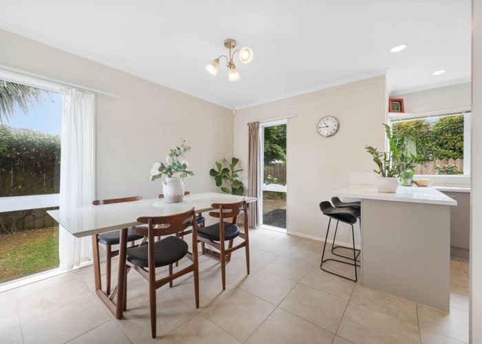  at 2/26 Headcorn Place, Botany Downs, Manukau City, Auckland