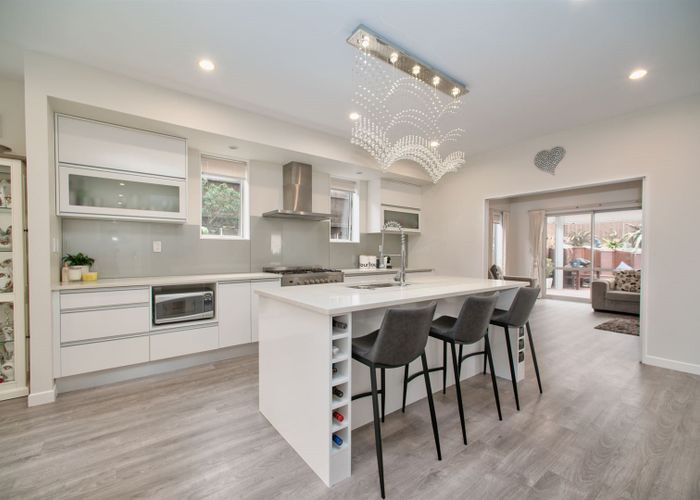  at 11 San Casello Rise, Henderson, Auckland