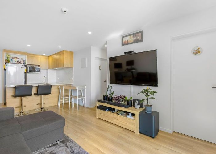  at 305/553C Glenfield Road, Glenfield, Auckland