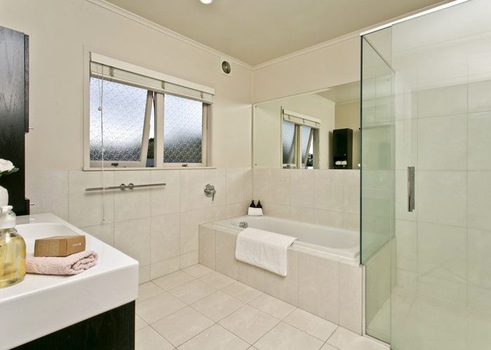  at 24 Bevyn Street, Milford, North Shore City, Auckland