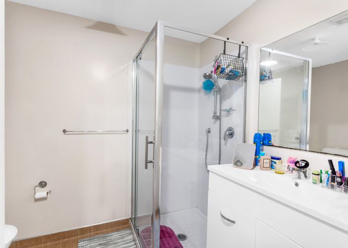  at 6/242 Great North Road, Henderson, Waitakere City, Auckland